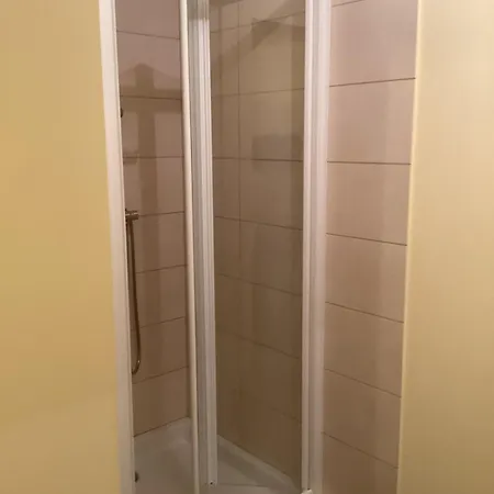 3 Bedrooms, 3 Double Beds Apartment *